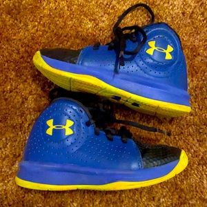 Little boys UA sneakers EUC